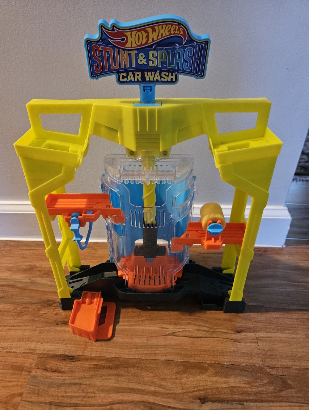 Hot Wheels Stunt & Splash Car Wash Playset - Yellow/Blue/Orange
